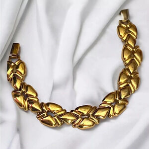 Vintage Gold Tone Unique Link Chain Bracelet Joan Rivers ?